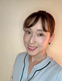 オーナーの長友紗代です。お肌をより一層美しく施術させて頂きます！